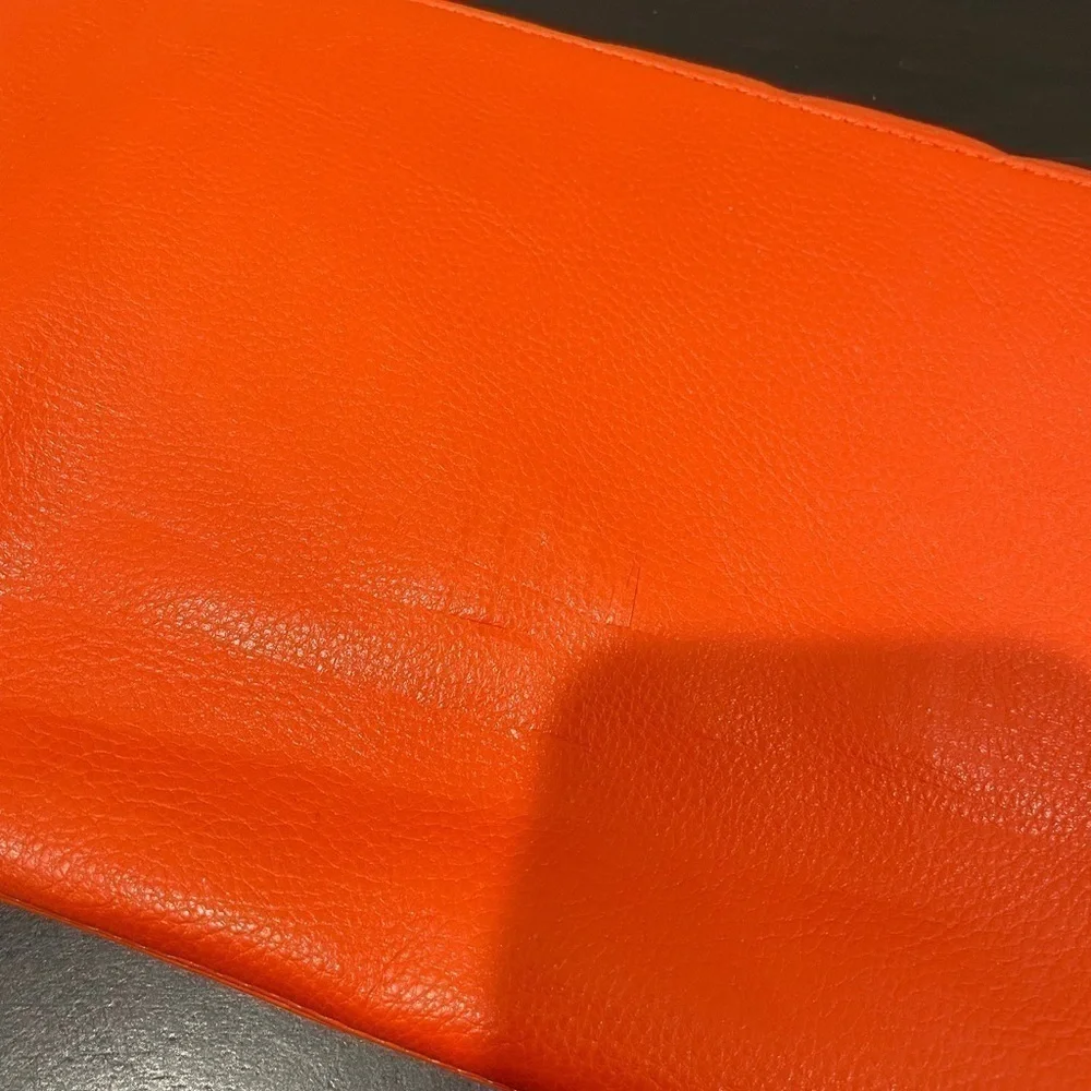unbranded orange chain